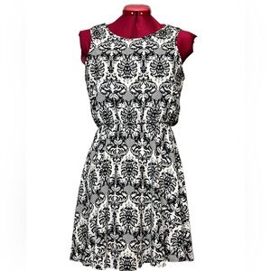 Lined medium weight elastic waist sleeveless mini dress crossover back